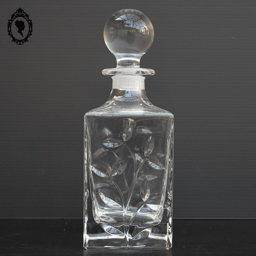 Belle carafe motif végétal en cristal avec bouchon rond vintage