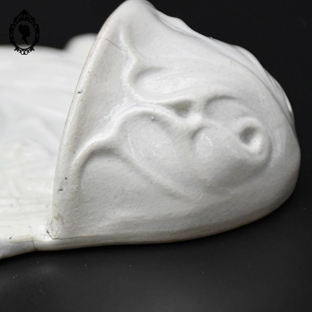 Bénitier Christ Art nouveau en porcelaine blanc HB Choisy ancien