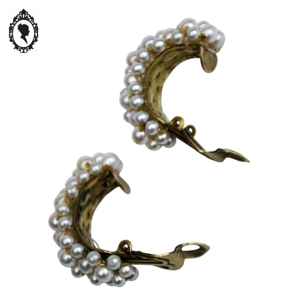 Boucles d’oreilles chic à clips demi créole petites perles de culture fantaisie bijoux vintage