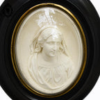 Cadre ovale noir verre bombé avec le buste de la vierge Marie reliquaire ancien