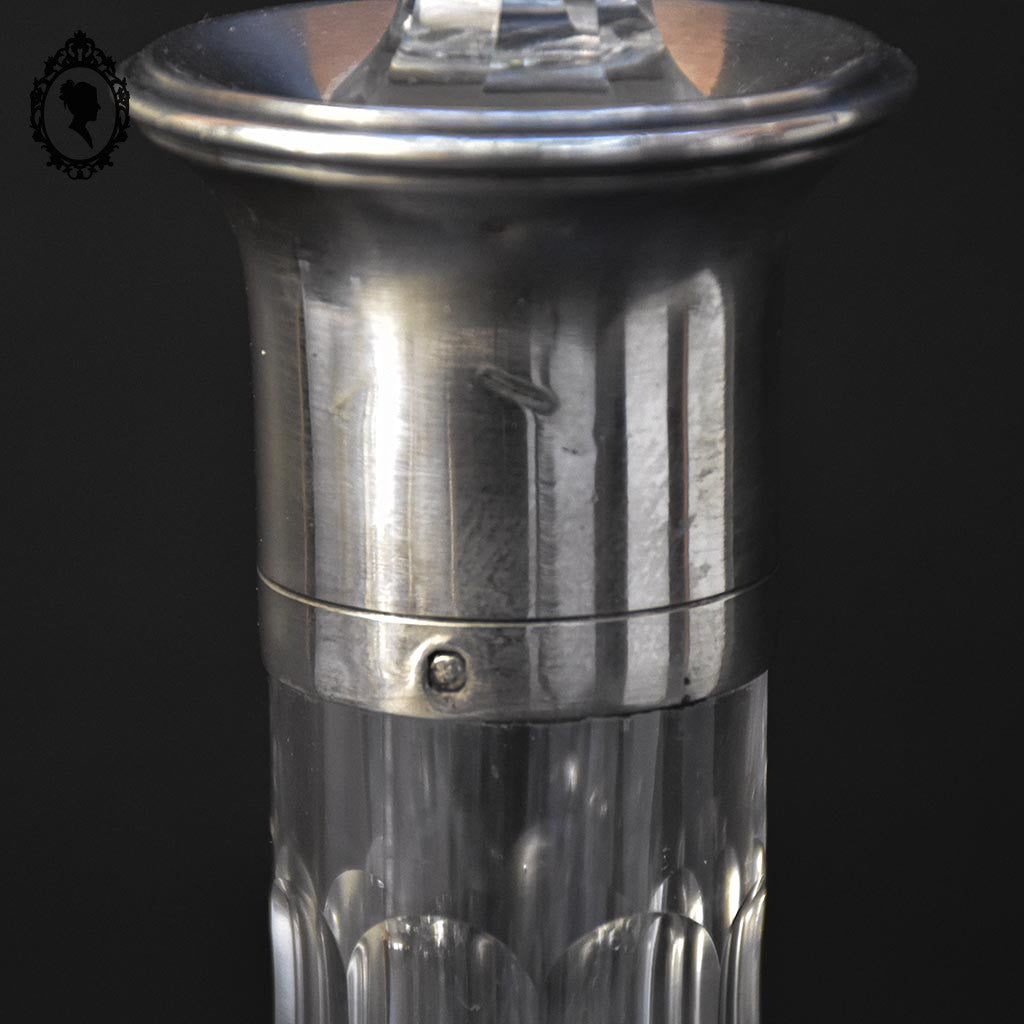 Carafe à liqueur ancienne verre avec bouchon diamant taillé cristal monture argent