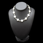 Collier ras de cou perles de nacre plates et rondes beige vintage