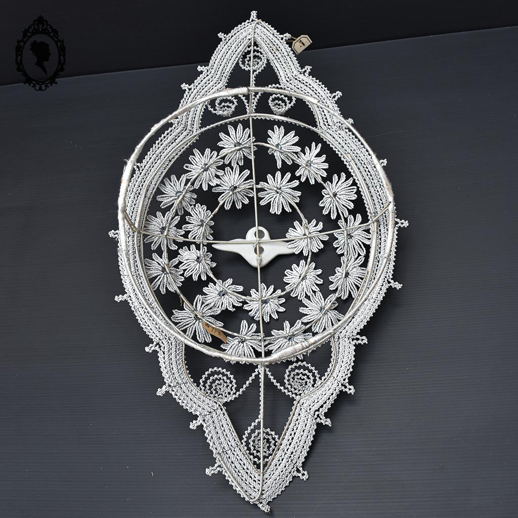 Couronne florale ange perles blanches objet de curiosité mortuaire ancienne 1900 H 76 cm