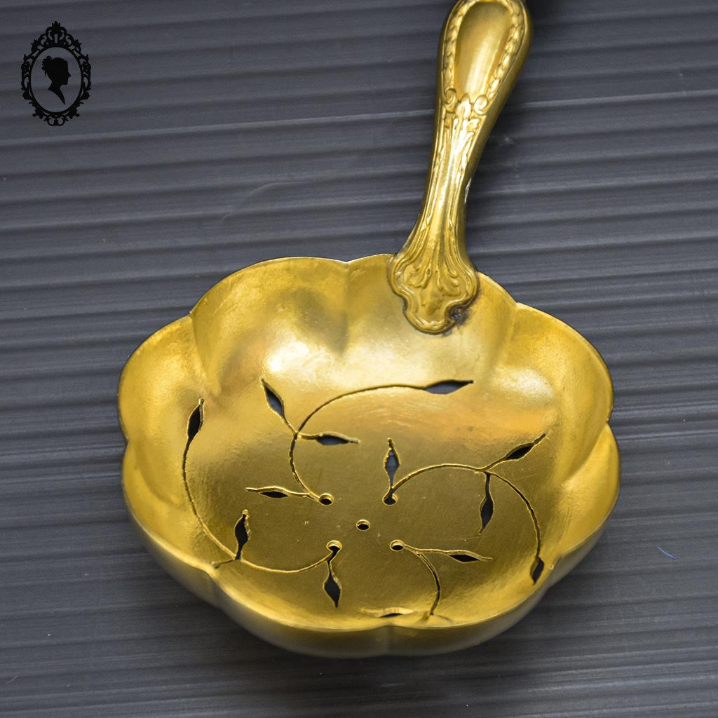 Cuillère à sucre saupoudreuse ou couvert ajouré en argent et vermeil doré ancien