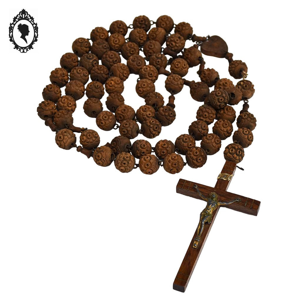Grand Chapelet Rosaire en bois brut objet religieux avec Christ en régule ancien