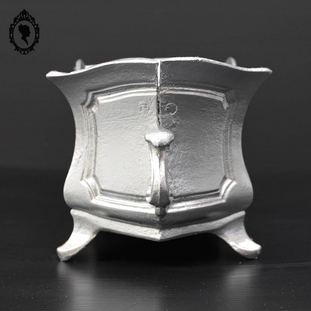 Jardinière ou cache pot en fonte argent grise ancienne