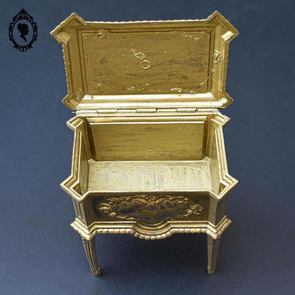 Jolie boite ou coffret à bijoux régule doré forme commode ancienne
