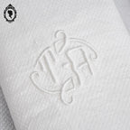 Lot 8 serviettes de table damassées blanches anciennes monogrammes TA 67 x 64 cm