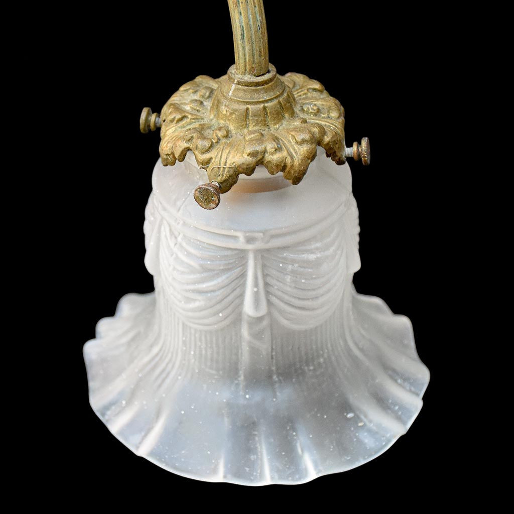 Lustre plafonnier bronze doré Napoléon III 4 lumières tulipes blanches ancien