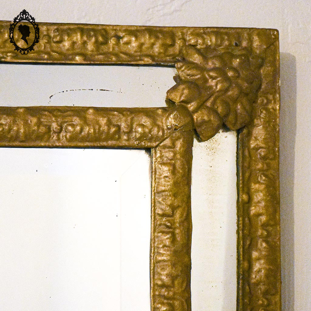 Miroir mural à parclose métal repoussé doré ancien Napoléon III H 47 cm