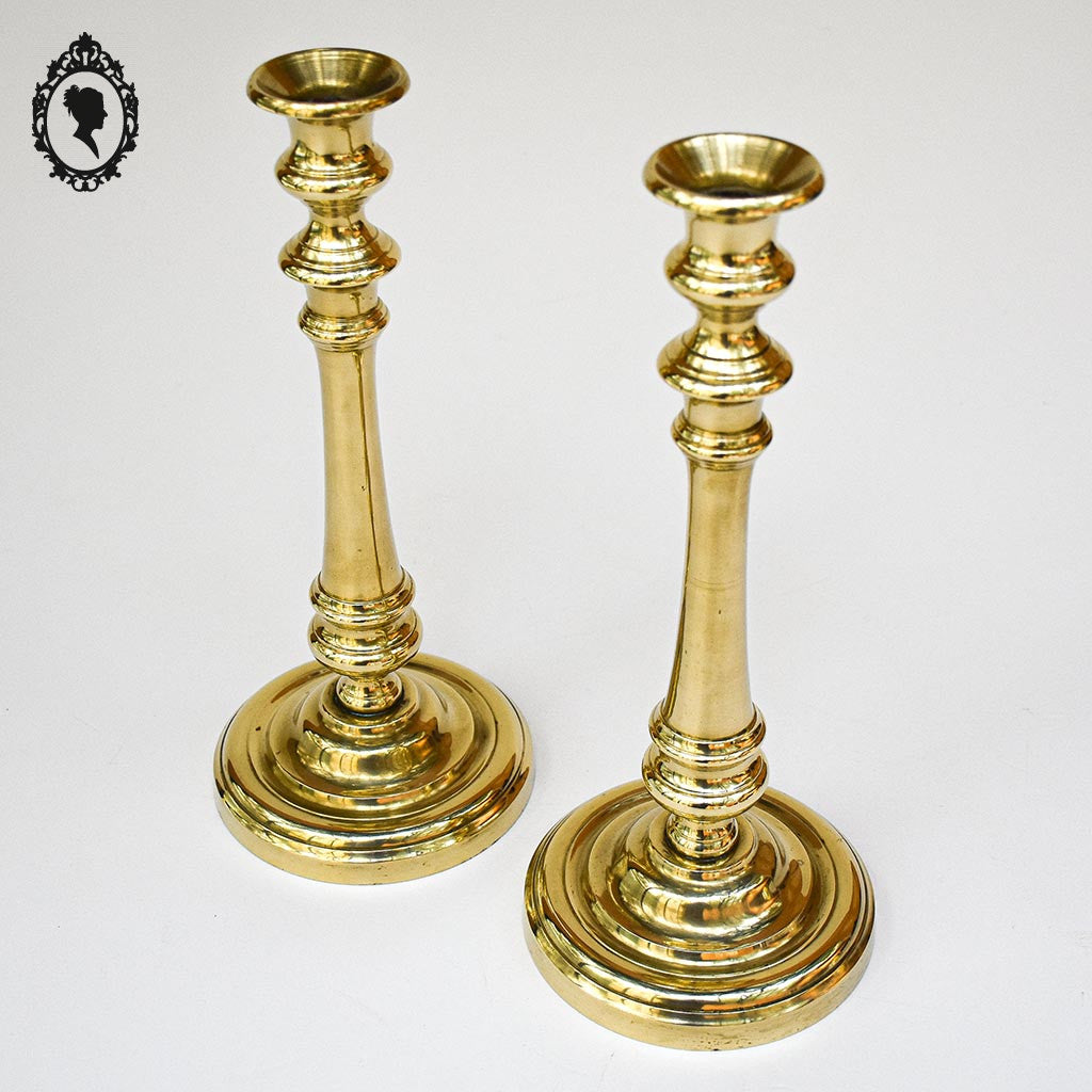 Paire de chandeliers bougeoirs Louis Philippe en laiton doré ancien