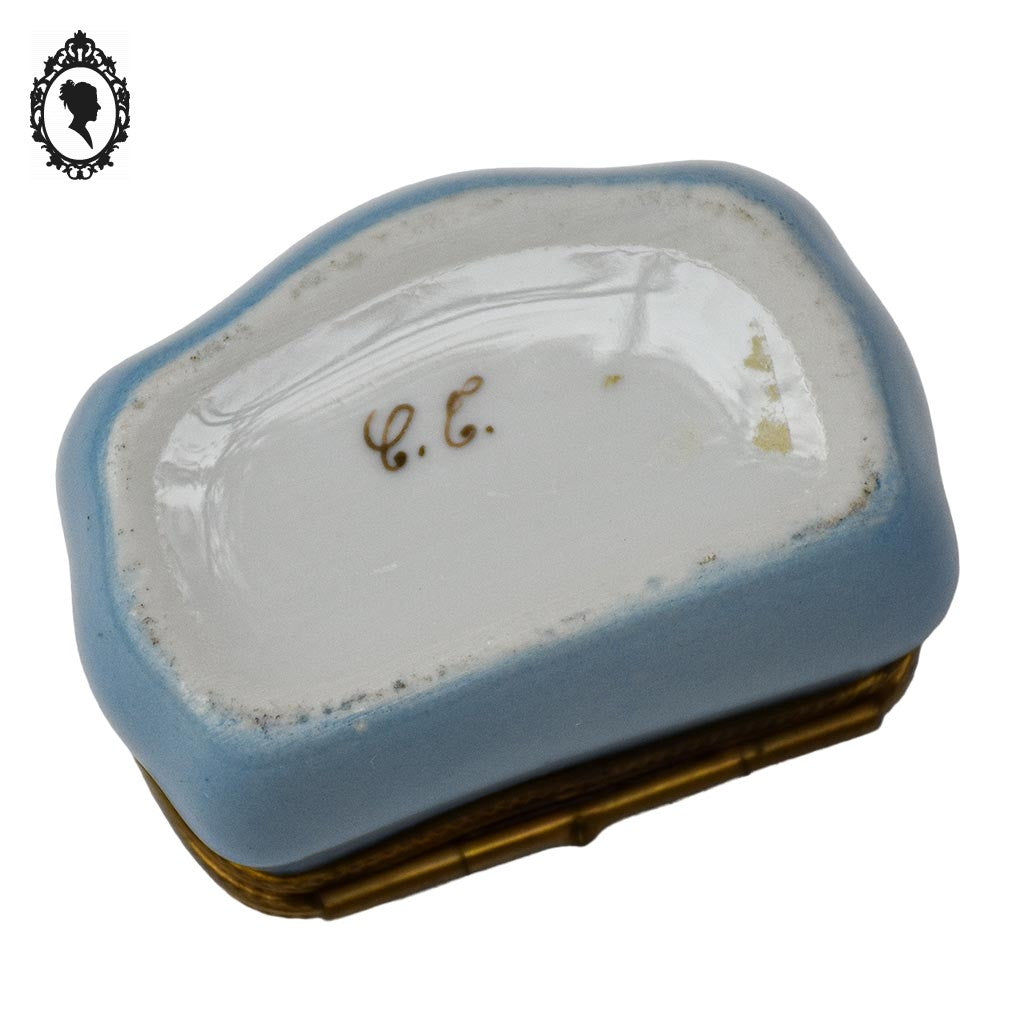 Pilulier boite romantique bleue fleurie dorée porcelaine vintage