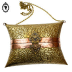 Sac soirée aumônière laiton cuivre forme oreiller coussin ancien vintage chaînette