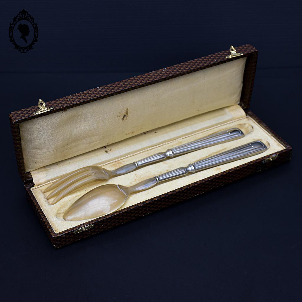 Service de couverts à salade métal argenté corne ou résine vintage ancien