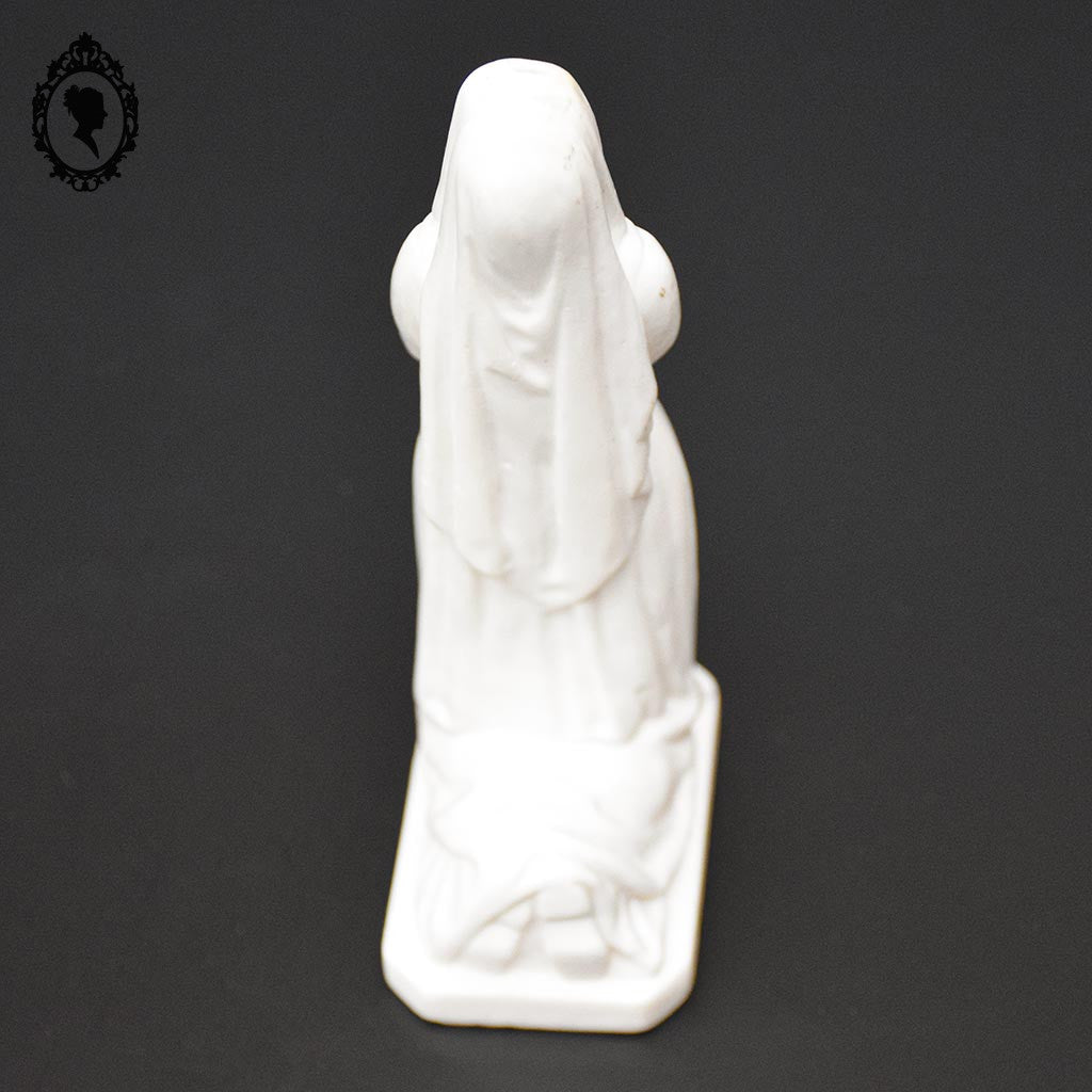 Statue Sainte Bernadette de Lourdes en albâtre blanc objet de religion ancien vintage H 14 cm