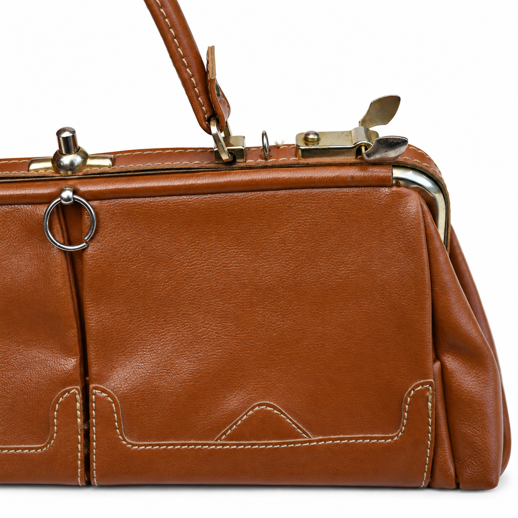 Sac à main vintage en cuir cognac à fermoir métallique et poches frontales