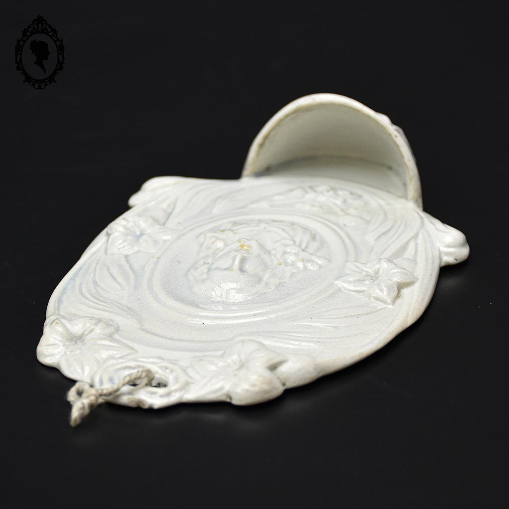 Bénitier Christ Art nouveau en porcelaine blanc HB Choisy ancien