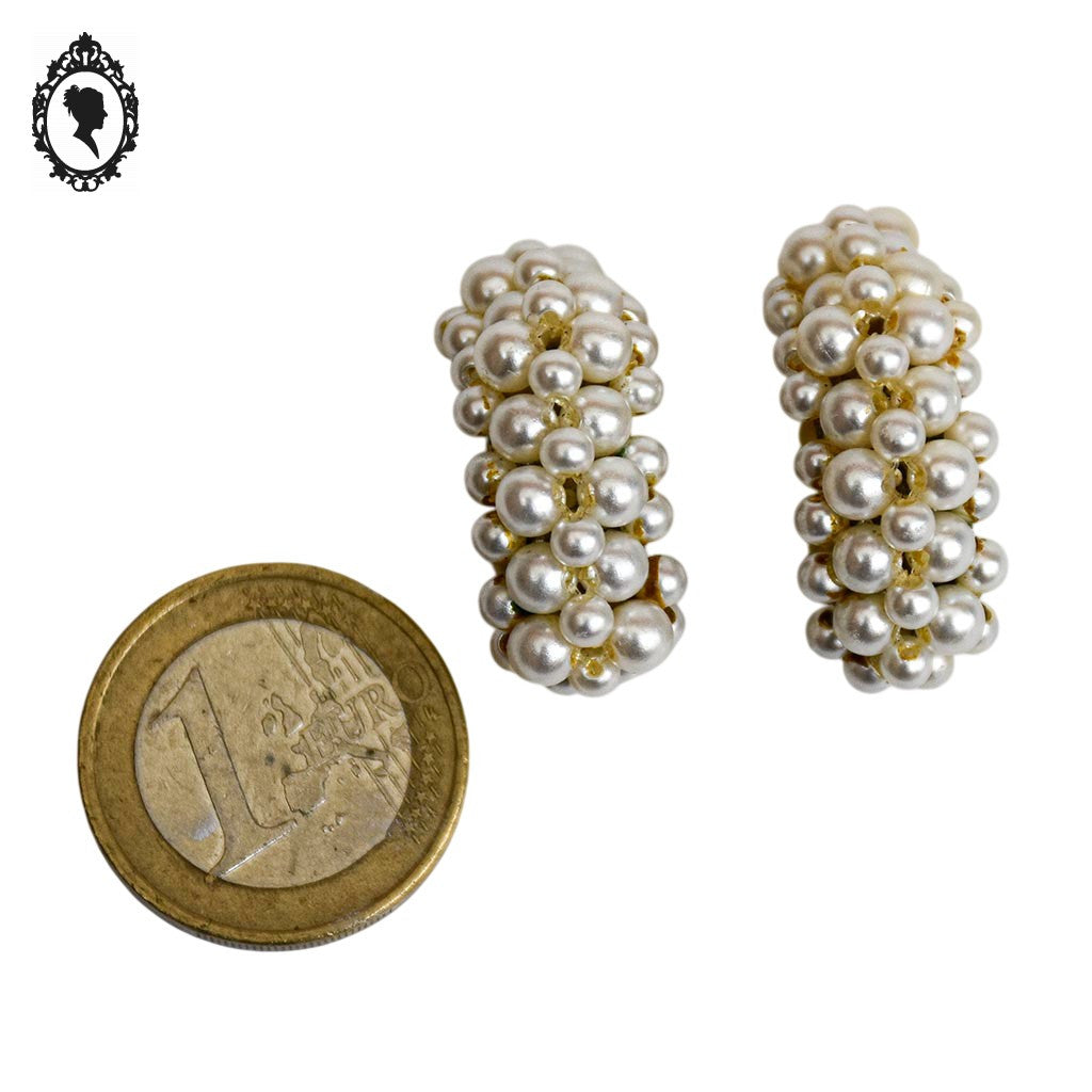 Boucles d’oreilles chic à clips demi créole petites perles de culture fantaisie bijoux vintage