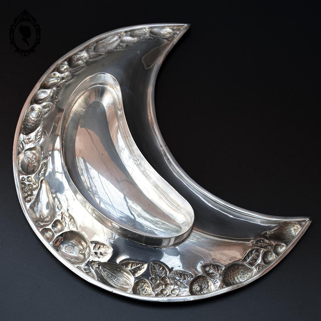 Coupelle coupe petit plat forme croissant de lune métal argenté signé Baullar