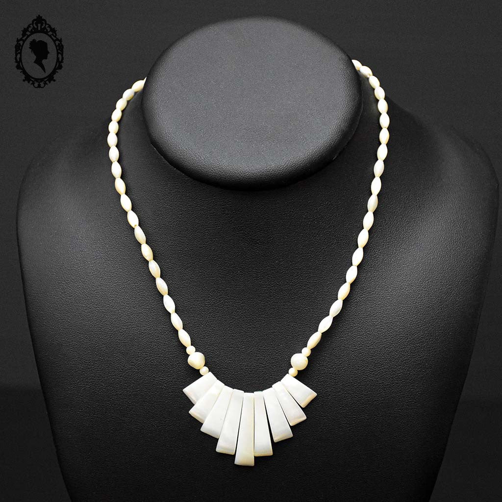 Élégant collier blanc perles de nacre baguettes et grains de riz vintage ancien