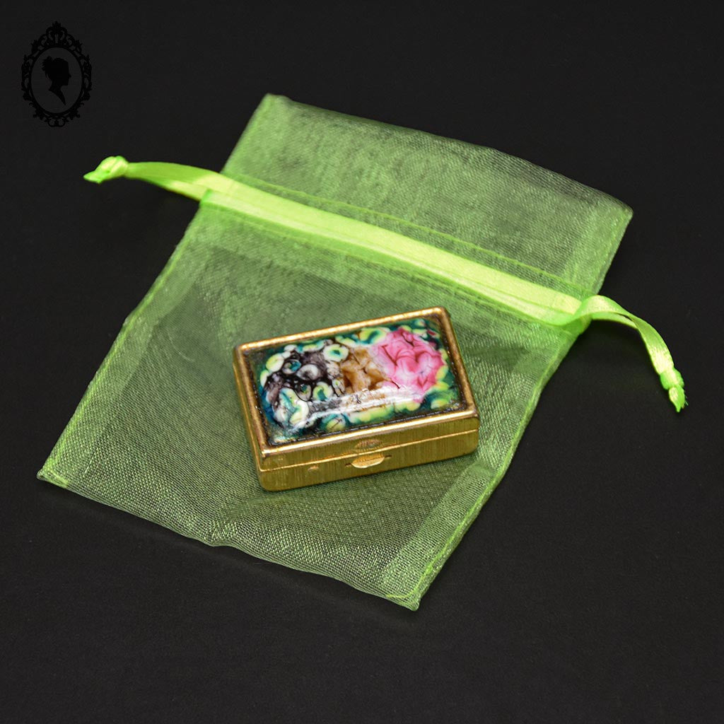 Jolie boite à pilules émaux polychromes et doré vintage