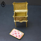 Jolie boite ou coffret à bijoux régule doré forme commode ancienne