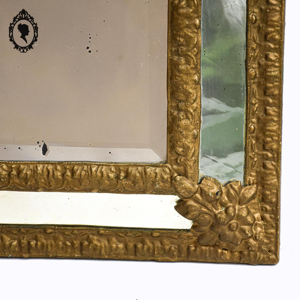 Miroir mural à parclose métal repoussé doré ancien Napoléon III H 47 cm