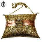 Sac soirée aumônière laiton cuivre forme oreiller coussin ancien vintage chaînette