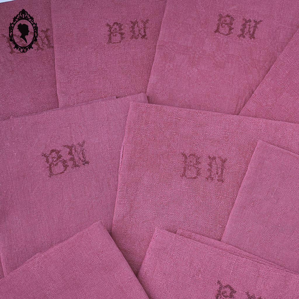 Lot 11 serviettes anciennes teint rose fuchsia monogrammes BN 82 x 60 cm