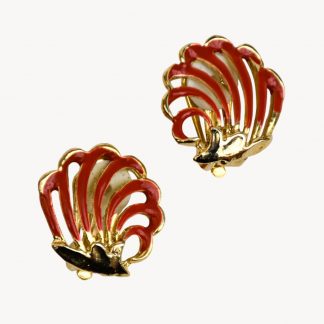 Pour oreille non percées, boucles d’oreille, boucle dorée, boucles vintages, boucle d’oreille, boucles clip breloque, accessoire chic vintage, boucles dorées, boucles vintage, bijoux fantaisie, bijou rouge, bijoux coquillage, coquillage chic, bijoux vintage, boucles d’oreille vintage, boucle d’oreille clips, boucle d’oreille clips dorées, boucle d’oreille coquillage, chic boucle d’oreille, boucle d’oreille vintage,